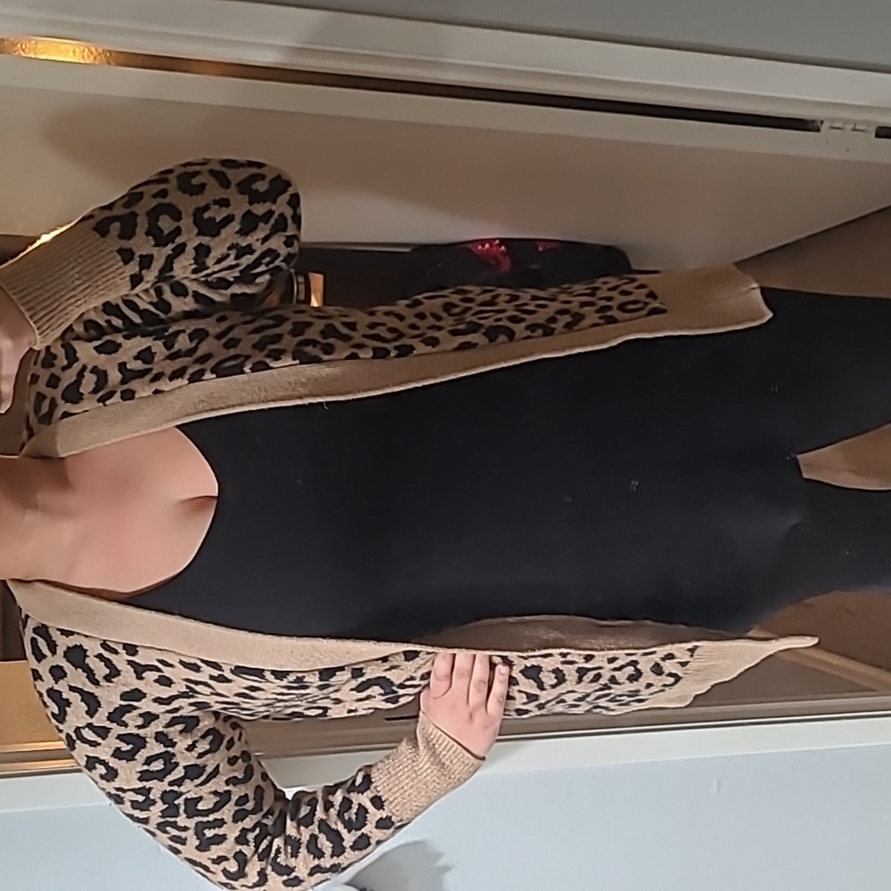 Beautiful Leopard Print Sweater! Large